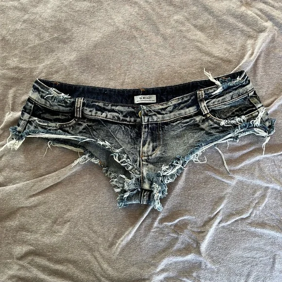 Be Wicked Jean Shorts - Picture 1 of 3